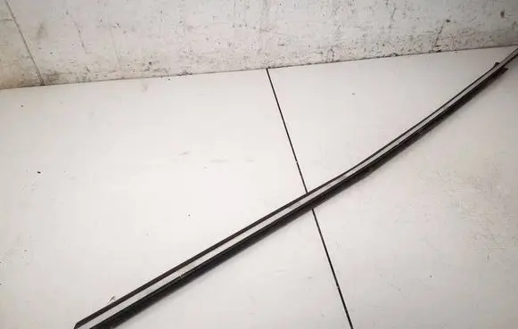 Toyota Avensis T250 Front door glass trim molding 