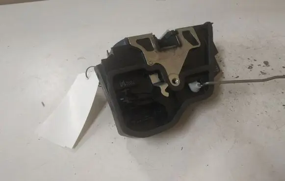 BMW 1 E81 E87 Front door lock 7202145 A053702