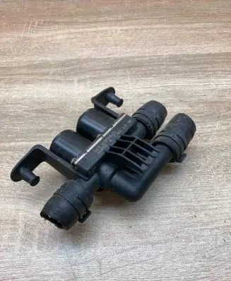 BMW 5 E60 E61 Coolant heater control valve 6931708 1147412181