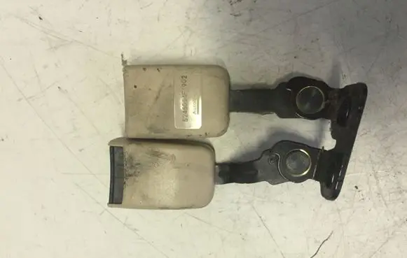 Hyundai i10 Rear seatbelt buckle