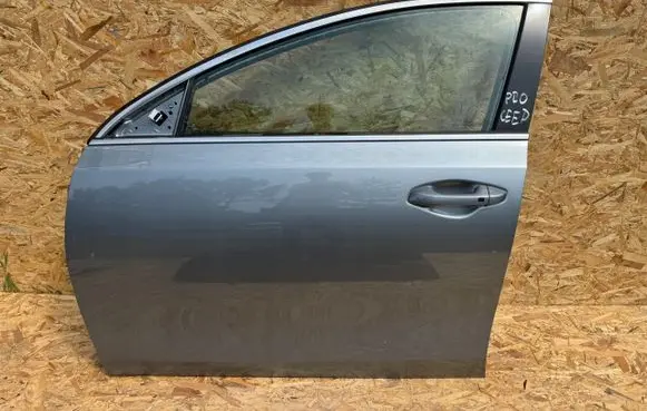 KIA Ceed Front door 