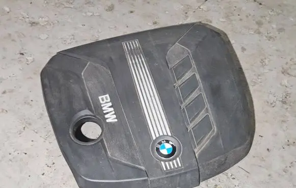 BMW 5 F10 F11 Engine cover (trim) 7802847 11252010