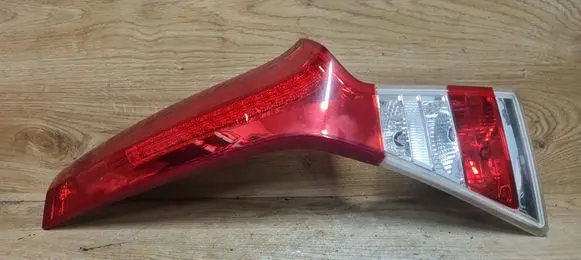 Volvo V70 Tailgate rear/tail lights