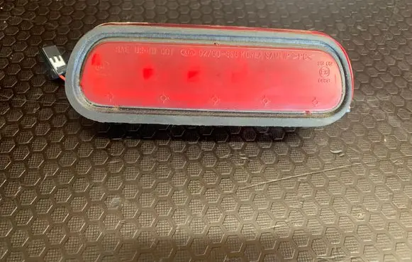 KIA Sorento Third/center stoplight 927003E0