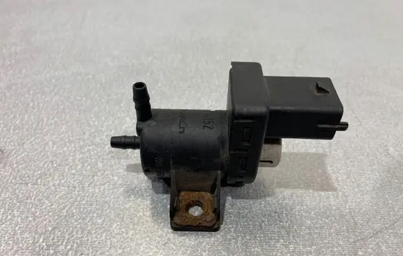 Opel Insignia A Vacuum valve 55566051