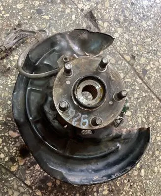 Toyota Avensis T220 Front wheel hub
