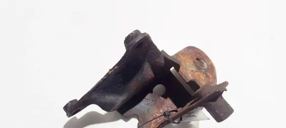 Volkswagen Golf III Engine mounting bracket
