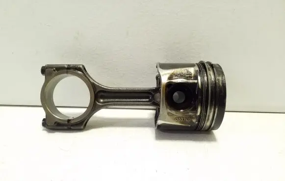 Nissan X-Trail T32 Piston with connecting rod 080340