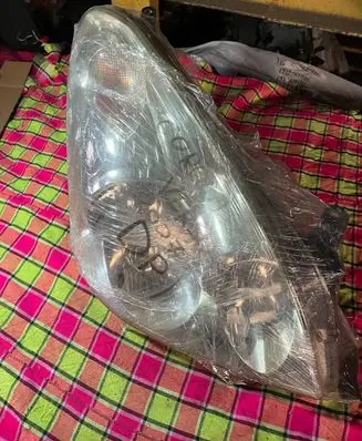 Toyota Corolla Verso AR10 Headlight/headlamp M60GF10 H0USTNG