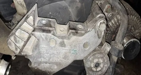 Volkswagen PASSAT B6 Engine mounting bracket 03G199207F
