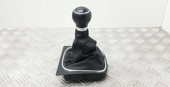 Volkswagen Scirocco Gear lever shifter trim leather/knob