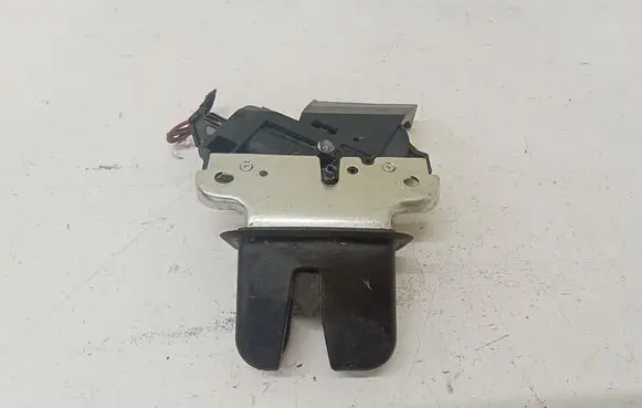 Volkswagen PASSAT B6 Loading door lock 4F5827505D