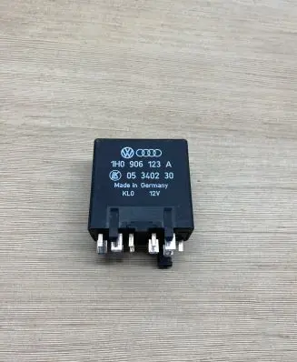 Volkswagen PASSAT B4 Other relay 1H0906123A 05340230
