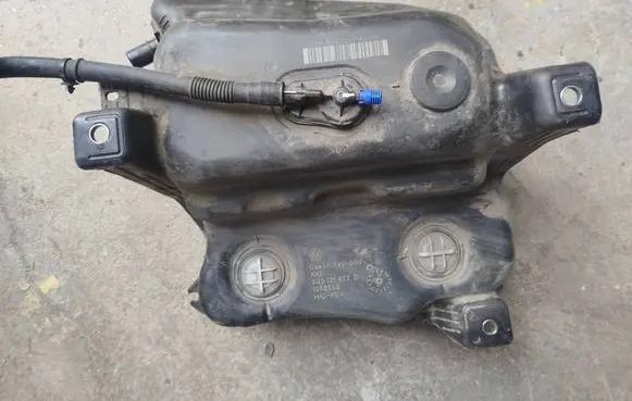 Volkswagen Passat Alltrack AdBlue liquid reservoir 3Q0131877D 1056550