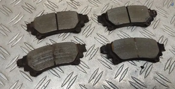 Toyota Prius+ (ZVW40) Brake pads (rear) 
