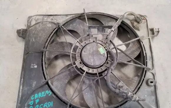 KIA Carens II Radiator cooling fan shroud F00S3A2380