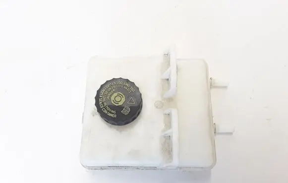 Brake fluid reservoir