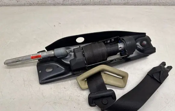 Volvo XC70 Front seatbelt 39860302