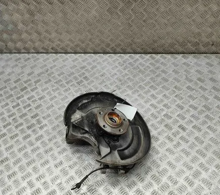 Rear wheel hub
