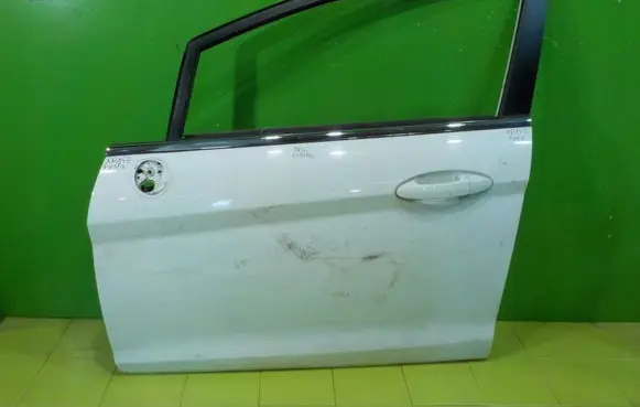 Ford Fiesta Front door PRZOD XP147
