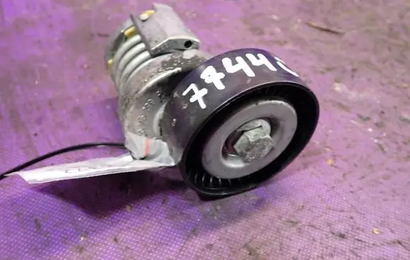 Seat Ibiza IV (6J,6P) Timing belt/chain tensioner