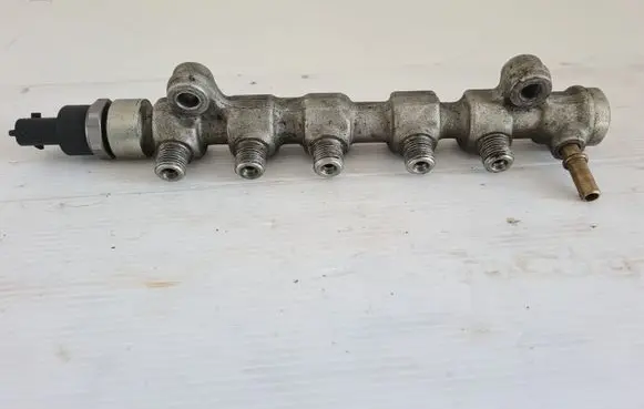 Renault Espace III Fuel main line pipe 0445214079 8200378703 H148037
