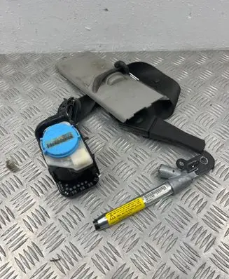 Opel Insignia A Front seatbelt 3063559