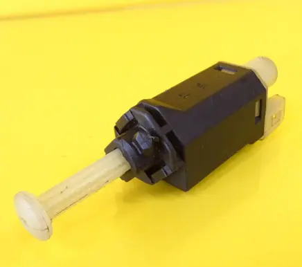 Volkswagen PASSAT B3 Brake pedal sensor switch 322945515