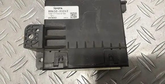 Toyota Avensis T270 Climate control unit 8865005242
