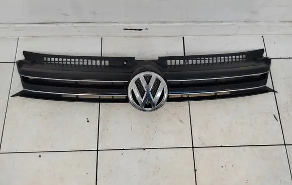 Volkswagen Golf VI Front bumper upper radiator grill 