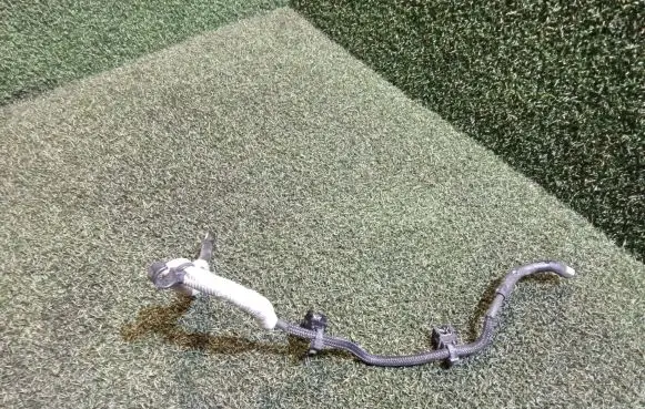Renault Master III Engine coolant pipe/hose 223253210R