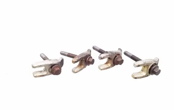Nissan Pulsar Fuel Injector clamp holder