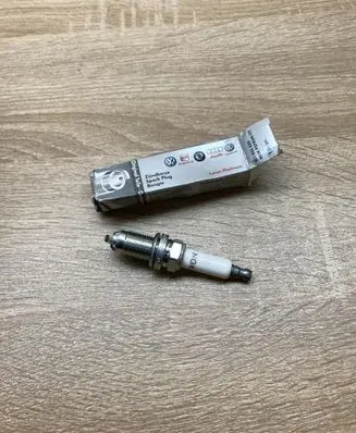 Volkswagen Lupo Spark plug 101905620 PZFR5N