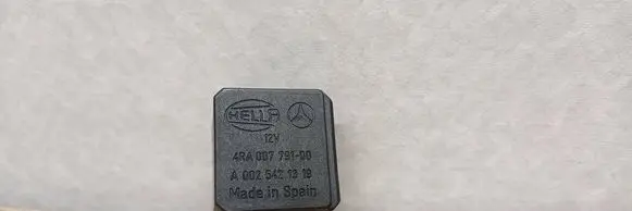 Mercedes-Benz S W220 Other relay A0025421319 4RA00779100