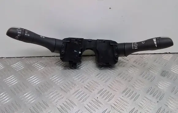 Infiniti Q70 Y51 Wiper turn signal indicator stalk/switch 4Y15SD