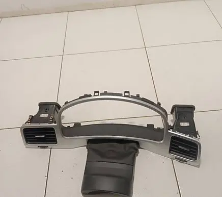 Volkswagen Touareg II Dashboard trim 7P1858349 6709401