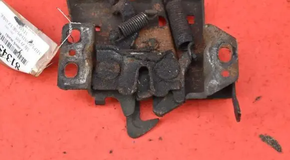 Engine bonnet/hood lock/catch
