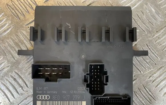 Audi A4 S4 B7 8E 8H Comfort/convenience module 8E0907279J 8E0907279