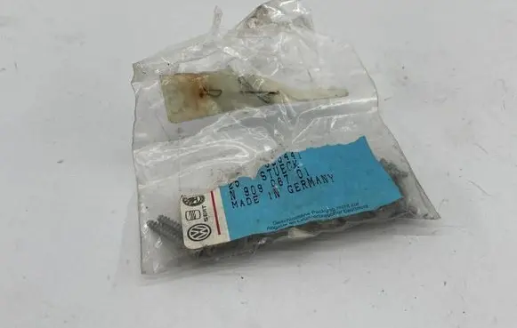 Volkswagen Golf IV Nuts/bolts N90906701