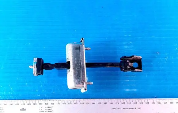 Opel Corsa E Rear door check strap stopper 13181961 17101961
