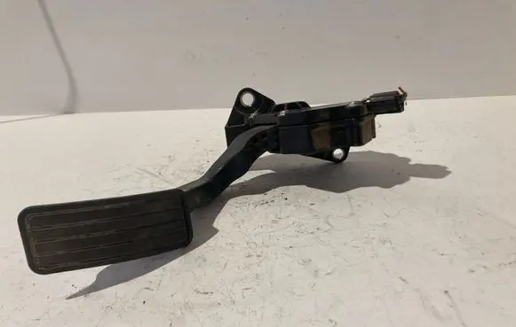 Subaru Forester SG Accelerator throttle pedal 36010SA060 01H18B00322