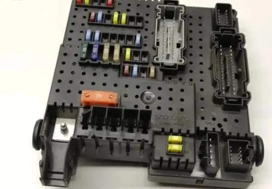 Volvo S60 Fuse box set 30728512 06W382 28017881