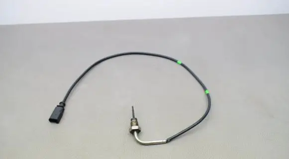 Volkswagen Jetta VI Oil temperature sensor 04L906088BQ