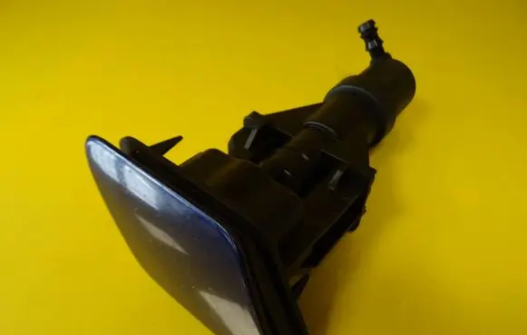 Audi A4 S4 B5 8D Headlight washer spray nozzle 8D0807722AA