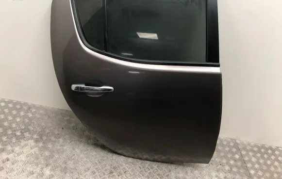 Mitsubishi L200 Rear door