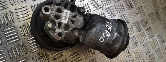 Toyota Corolla Verso AR10 Power steering pump
