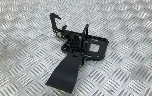 Audi A5 8T 8F Engine bonnet/hood lock/latch loop/hook 8T0823480