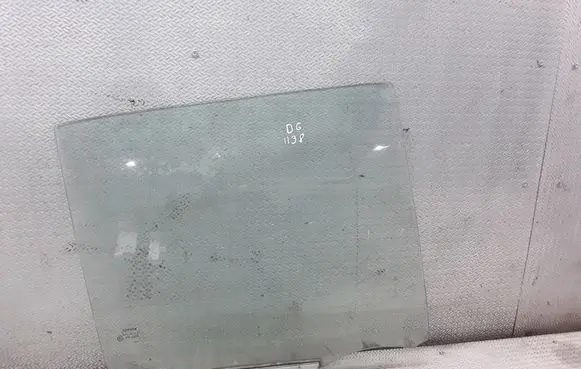 Toyota Yaris Rear door window glass