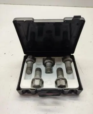 Nuts/bolts