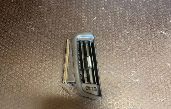 BMW 5 F10 F11 Dashboard side air vent grill/cover trim 7211885 C1909L 14121810